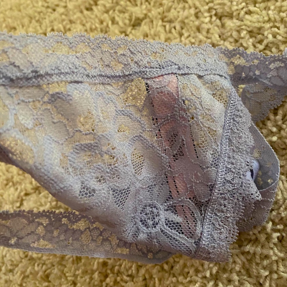 Victoria’s Secret Lace V String Panty NWOT - Picture 3 of 3
